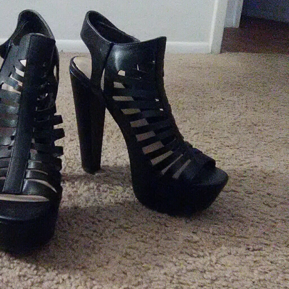 Heels - Picture 2 of 3